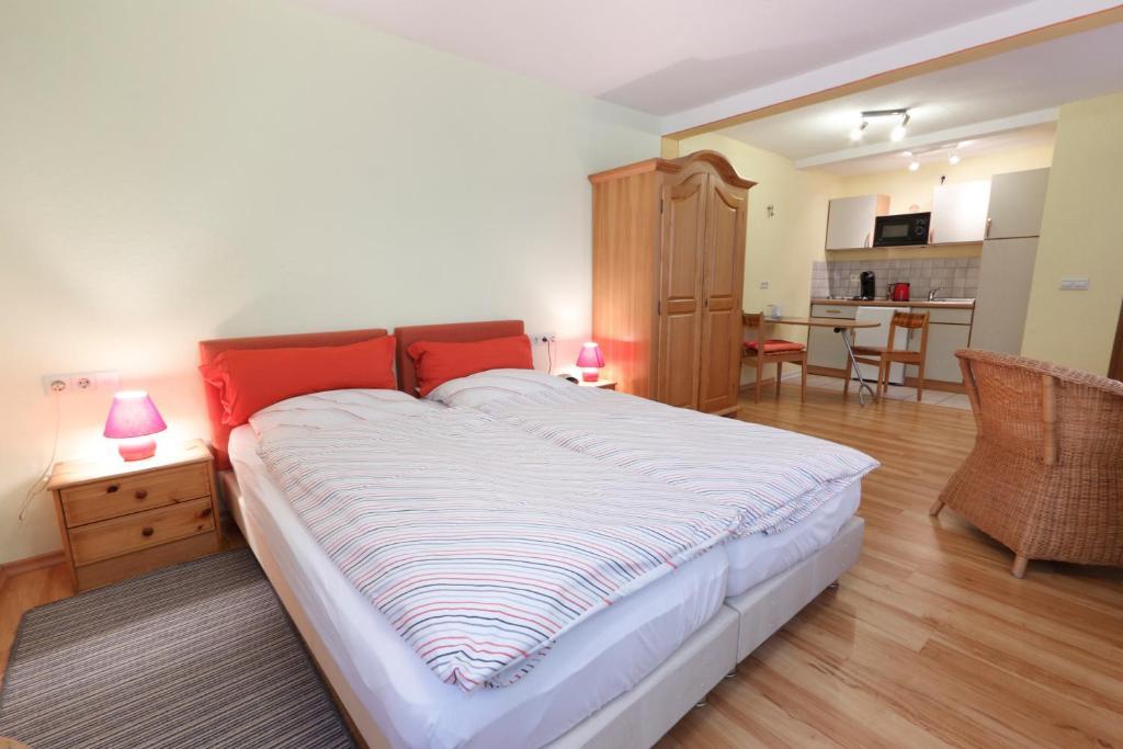 Hotel Pension Stern Bad Buchau Habitación foto