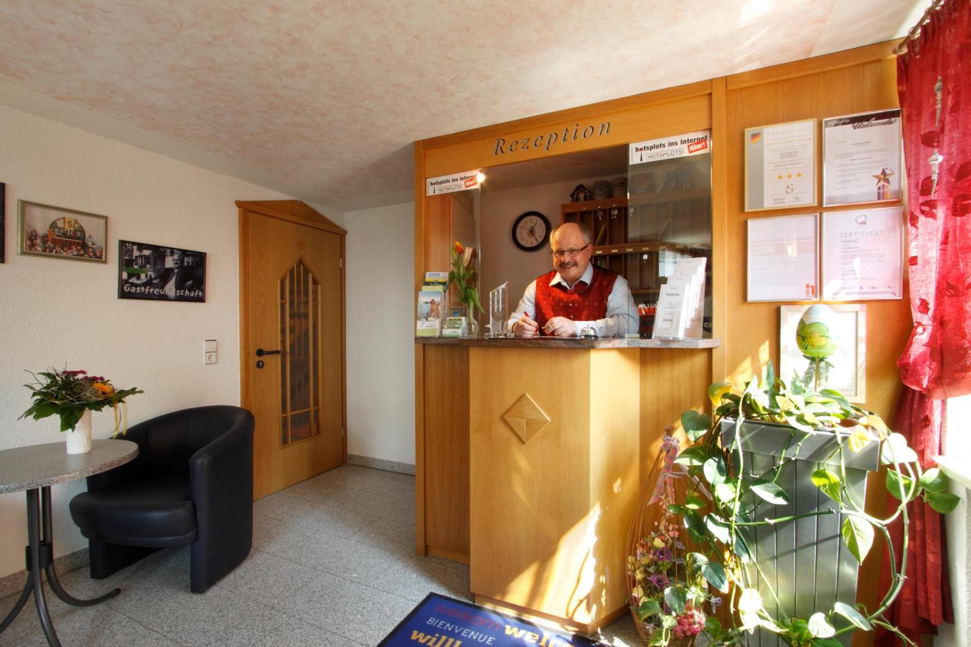 Hotel Pension Stern Bad Buchau Exterior foto